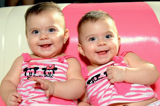 Bien préparer l’arrivée de jumeaux fille et garçon